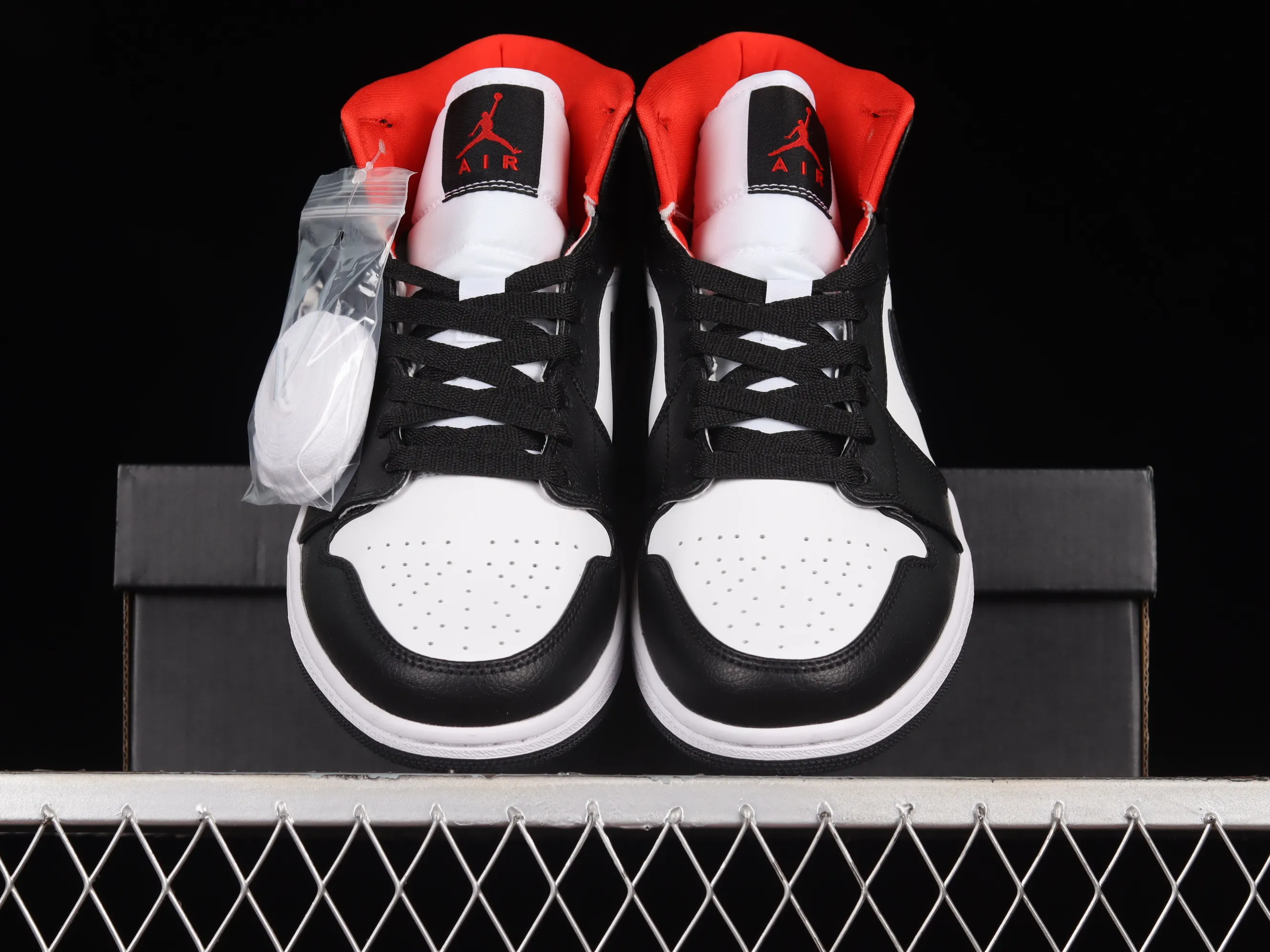 All categories Air Jordan Jordan series basketball shoes Air Jordan 1 Mid Air Jordan 1 Mid AJ1 Joe 1 is prohibited for resale Mid-top basketball shoes BQ6472-061